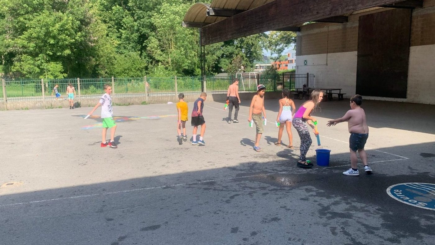 École La Source, Soignies — la cour de récréation de l'école, juillet 2023