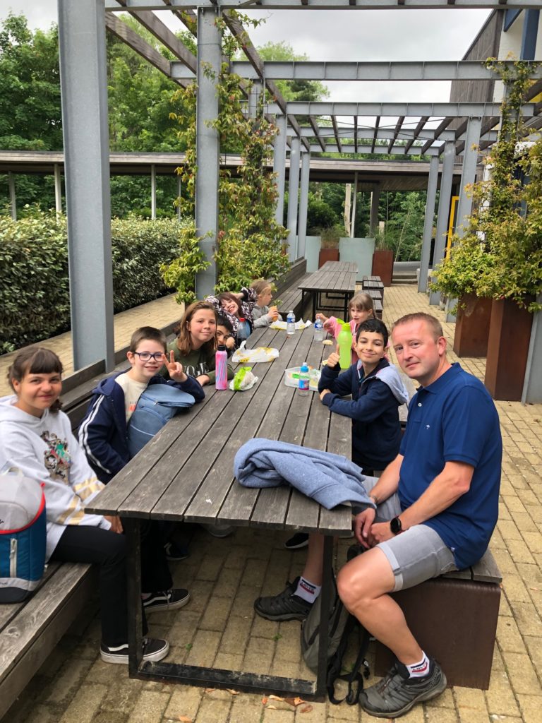 L’attribut alt de cette image est vide, son nom de fichier est MicrosoftTeams-image-12-768x1024.jpg.